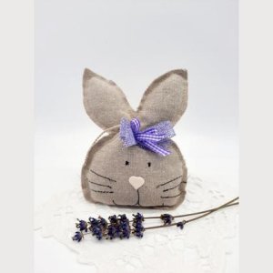 Lavendelhase in Leinenoptik