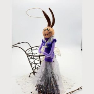 Lavendelhäsin im Tüllrock