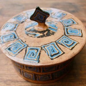 große Dose mit Deckel