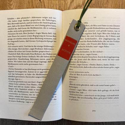 Lesezeichen aus Buchrücken