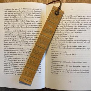 Lesezeichen aus Buchrücken