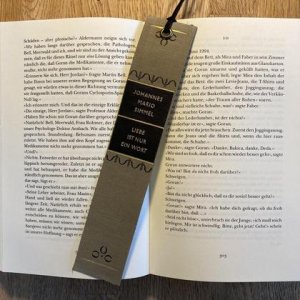 Lesezeichen aus Buchrücken