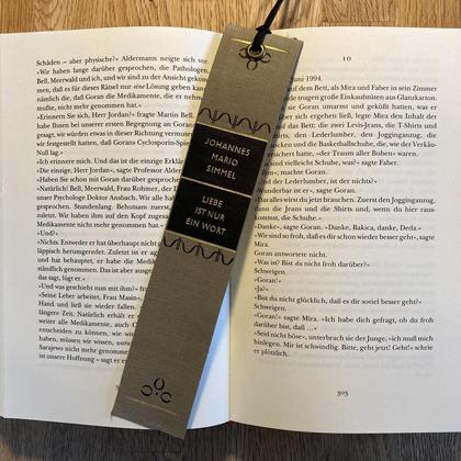 Lesezeichen aus Buchrücken