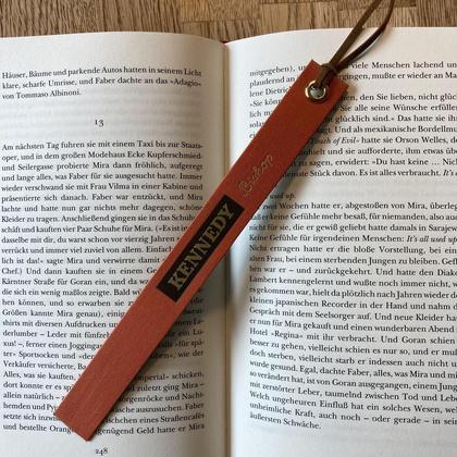 Lesezeichen aus Buchrücken
