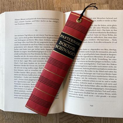 Lesezeichen aus Buchrücken