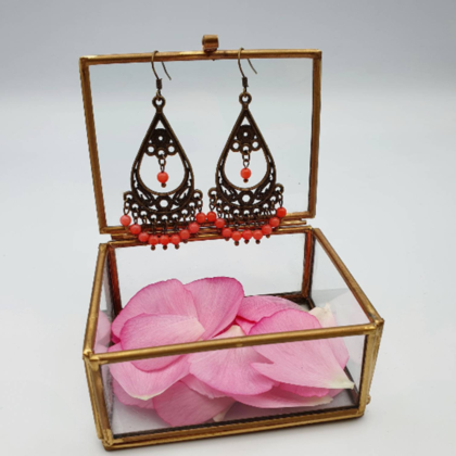 handgemachte Hängeohrringe mit rosa Korallenperlen oder blauen Achatperlen - Image 3