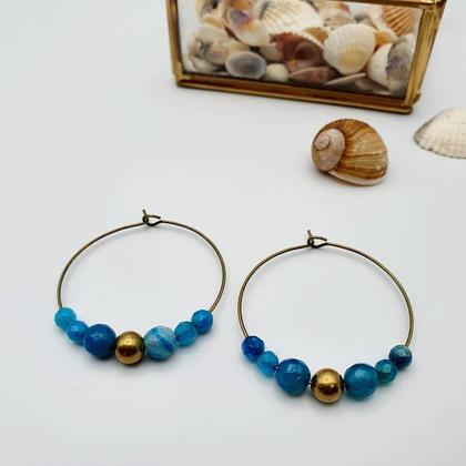 handgemachte große Creolen mit blauen Achatperlen