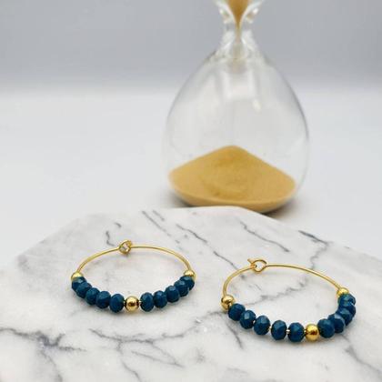 handgemachte kleine Creolen mit Kristallschliff Perlen in verschiedenen Farben - Image 2