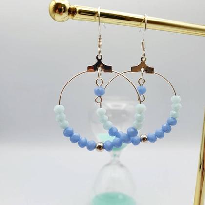 Handgemachte Hängeohrringe in Silber mit Kristallschliff Perlen in Pastellfarben