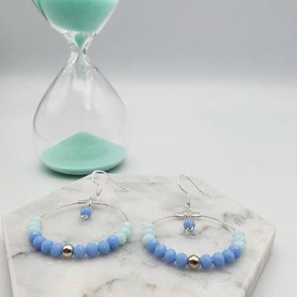 Handgemachte Hängeohrringe in Silber mit Kristallschliff Perlen in Pastellfarben - Image 3