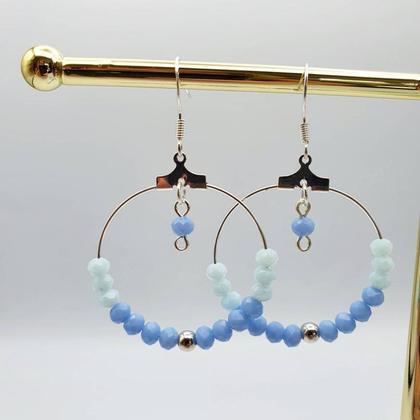 Handgemachte Hängeohrringe in Silber mit Kristallschliff Perlen in Pastellfarben - Image 4