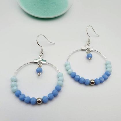 Handgemachte Hängeohrringe in Silber mit Kristallschliff Perlen in Pastellfarben - Image 2