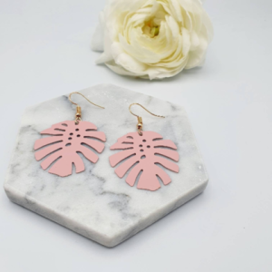große Ohrringe mit Monstera Blatt, rosa und türkis, Statementohrringe