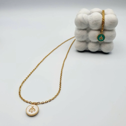 Goldene zarte Halskette aus Edelstahl mit kleinem Bienen-Anhänger - Image 2