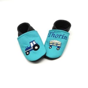 Lederpatscherl Traktor mit Anhänger