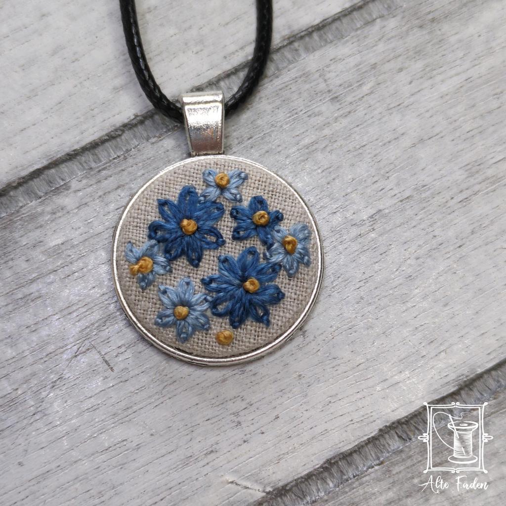 handgestickt mit echter Seide