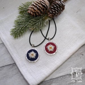 Trachtenschmuck mit Strass-Steinen und handgesticktem Edelweiß