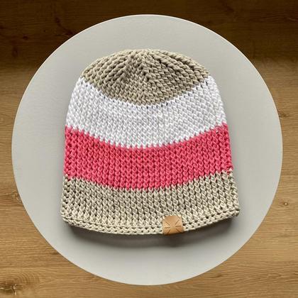 Mütze in rosa/weiß/beige
