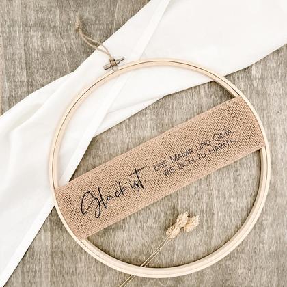 Stickrahmen „Glück ist …“