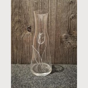 Glaskaraffe mit Blumengravur