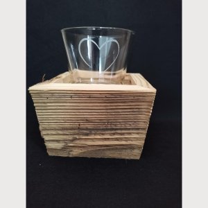 Vase kombiniert mit Altholz