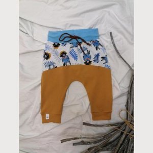 Babyhose Waschbär im Urlaub