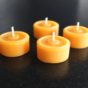 10 Teelichter aus Bienenwachs