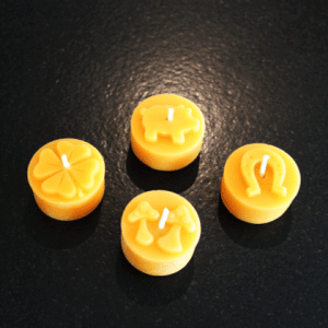 4 Teelichter Glücksbringer aus Bienenwachs