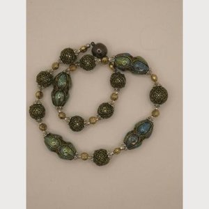 Set, Collier und Ohrringe in Perlennähtechnik