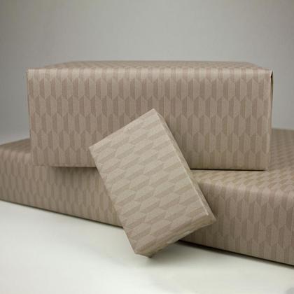 gefaltet Geschenkpapier Linienwabe Schlamm