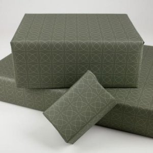 gerollt Geschenkpapier Blüte Oliv