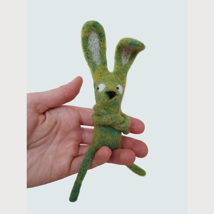 Handgefilzter Hase: Karl - Image 2