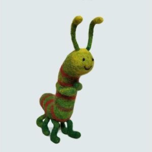 Handgefilzte Raupe: Absolem