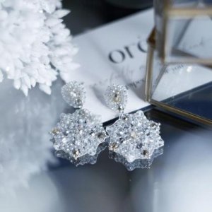 Hochwertige Glasperlen Ohrringe Schneeflocke