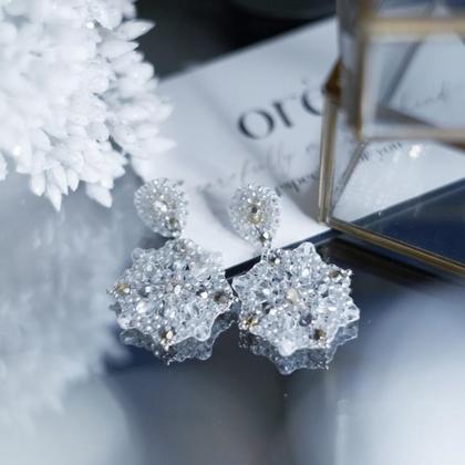 Hochwertige Glasperlen Ohrringe Schneeflocke