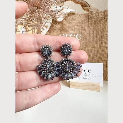 Perlenohrringe Modell Valerie in schimmerndem Blau - Image 4