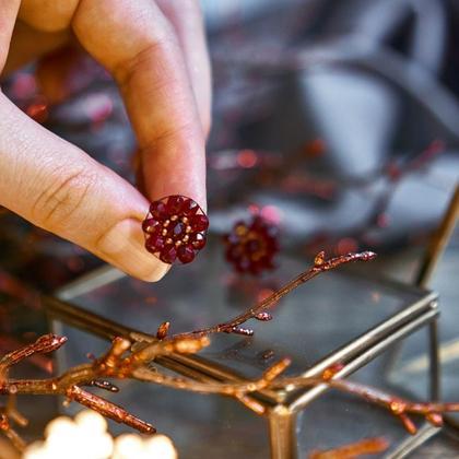 Perlenohrringe Modell Elise in Rot - Image 2