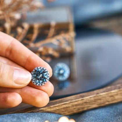 Perlenohrringe Modell Elise in Blau - Image 3