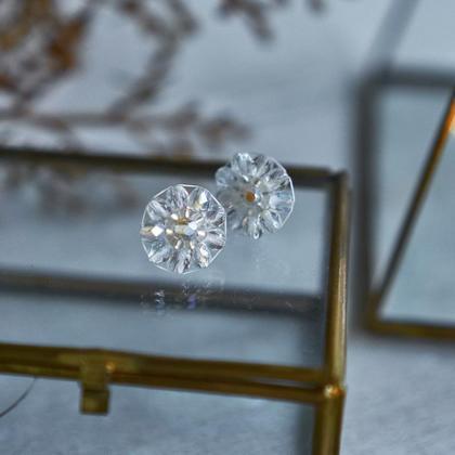 Perlenohrringe Modell Elise in schimmerndem Weiß