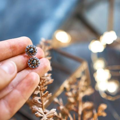 Perlenohrringe Modell Ines in mattem Blau und Kupfer - Image 2