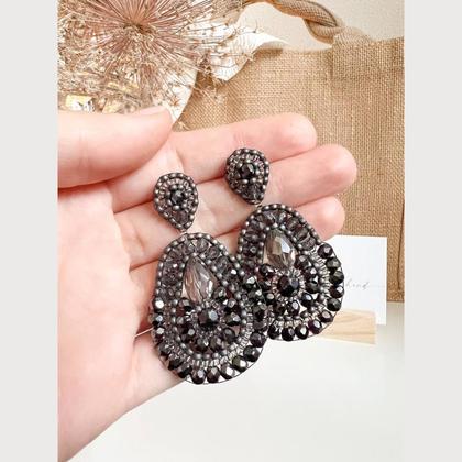 Perlenohrringe Modell Maria in Dunkelgrau - Image 4