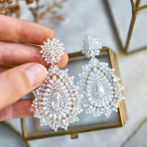 Perlenohrringe Modell Isabella in Weiß