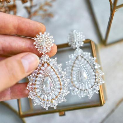 Perlenohrringe Modell Isabella in Weiß