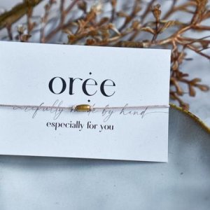 Beiges Armband mit kleiner ovaler Makrameeperle