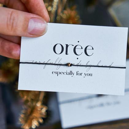 Schwarzes Armband mit kleiner Makrameeperle