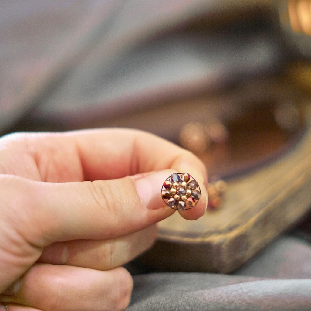 Ohrringe Modell Elise in schimmerndem Violett - Image 2