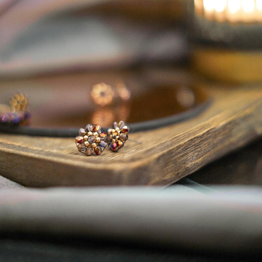 Ohrringe Modell Elise in schimmerndem Violett