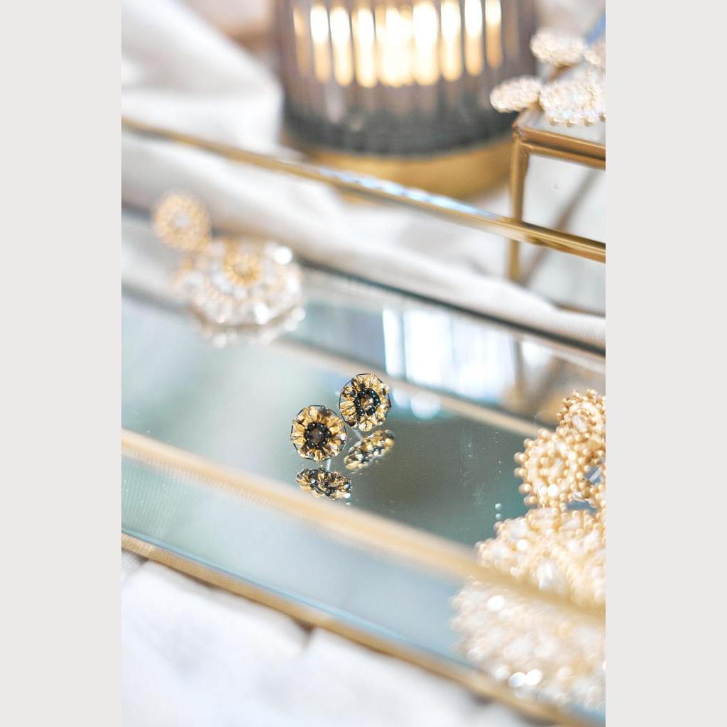 Orangefarbene Ohrstecker Modell Elise mit schwarzen Sprenkeln - Image 2