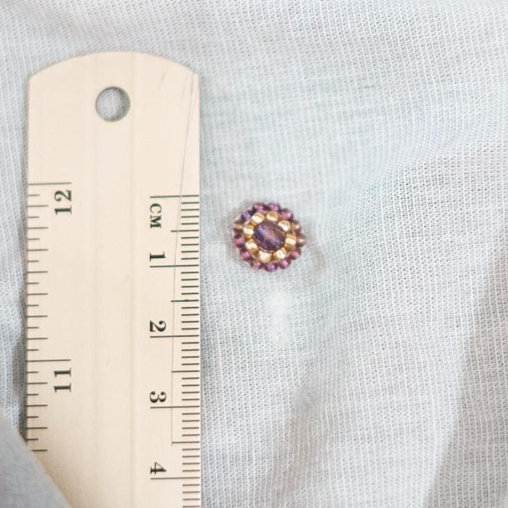 Perlenohrringe Modell Ines in hellem Violett und Gold - Image 3