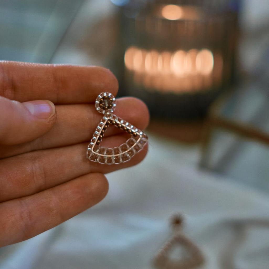 Roséfarbene Ohrringe aus geschliffenen Perlen - Image 2